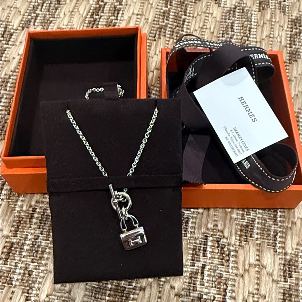 Hermès Amulettes Constance Pendant Silver Necklace